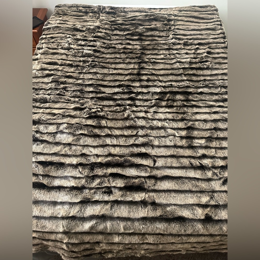 Donna Slayers Fabulous Furs Throw Blanket 60 x 72in